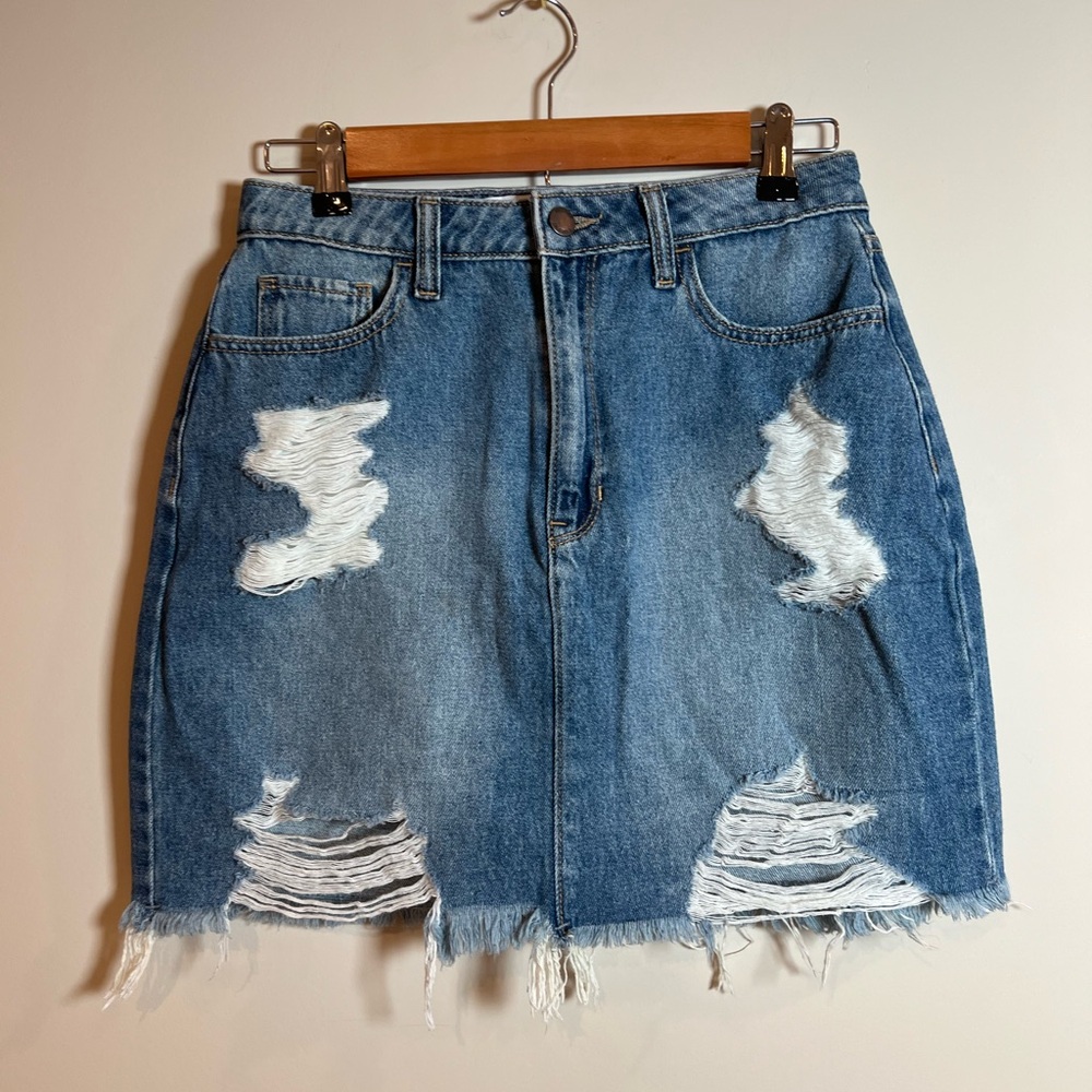 Hollister Distressed Curvy Ultra High Rise Skirt Size 5 - W 27